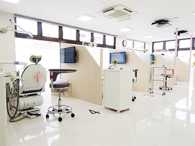 埼玉県鴻巣市の「サン歯科医院」歯科衛生士（パート/非常勤）求人-院内診療室風景