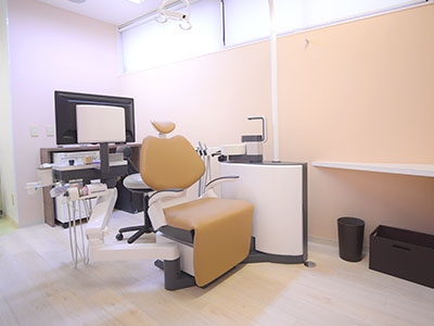 たけした歯科（東京都練馬区）の個室診療室風景