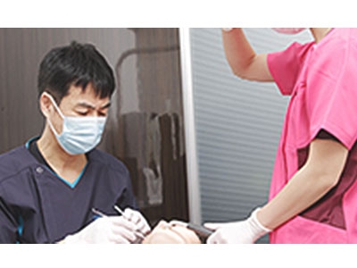 神奈川県川崎市「スクエアイースト歯科」の歯科医師（非常勤）求人情報-治療風景